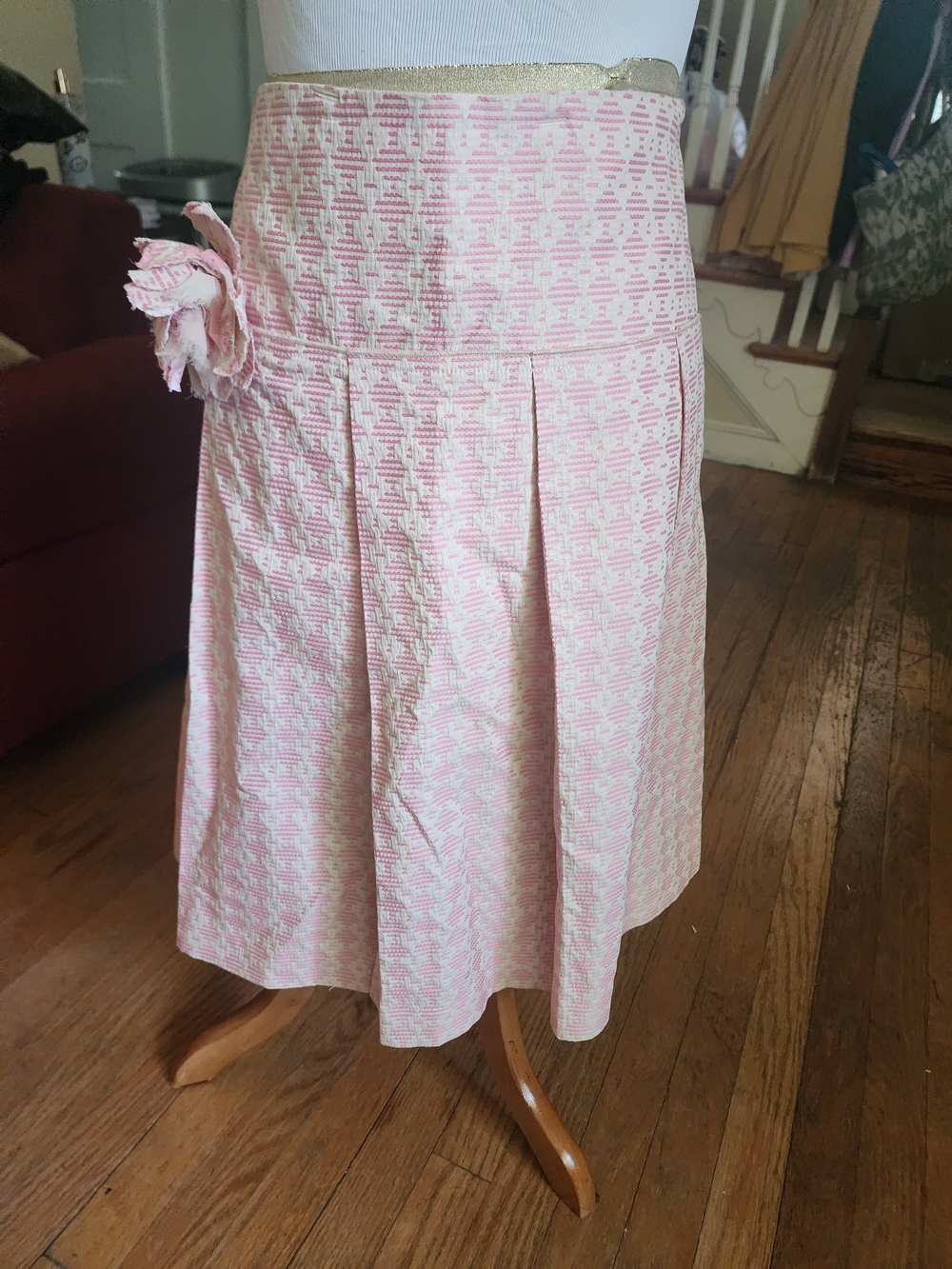 BCBGMaxAzria Pink Textured Pleated Midi Skirt with Flower Accent
